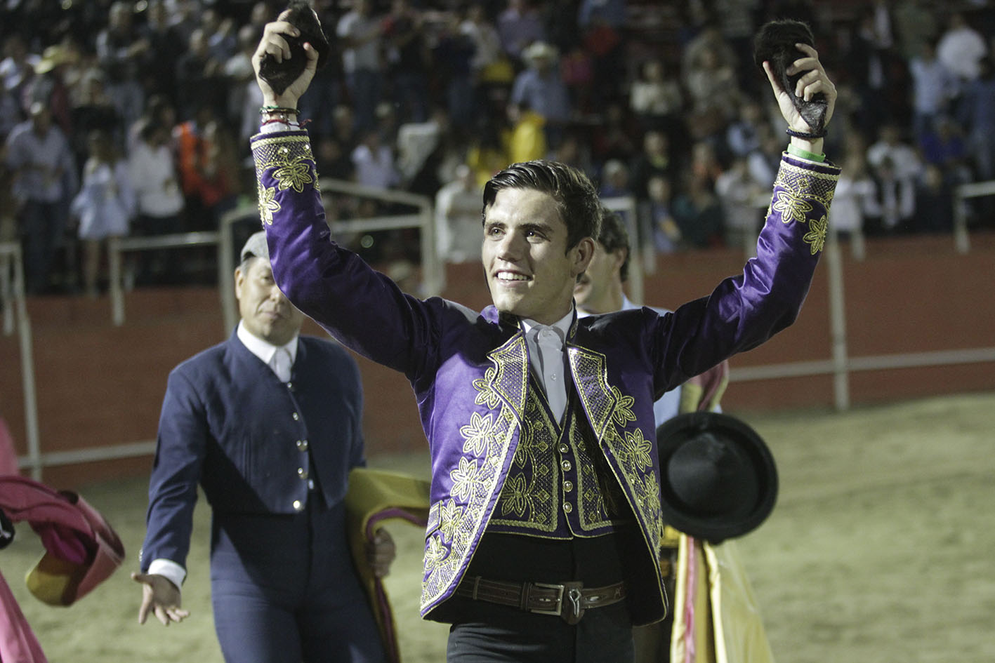 Guillermo Hermoso de Mendoza, dos orejas en León