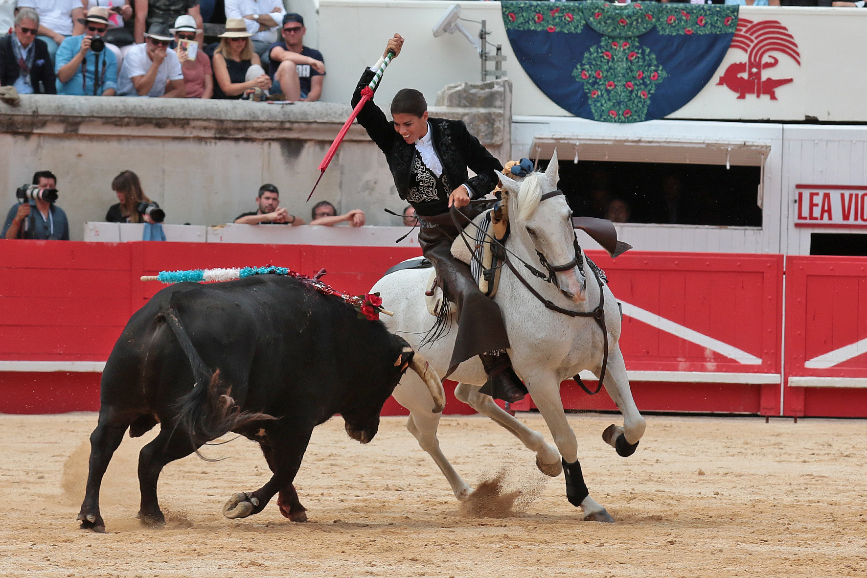 Nimes (Francia), lunes 21 de mayo de 2018. Festejo de rejones matinal