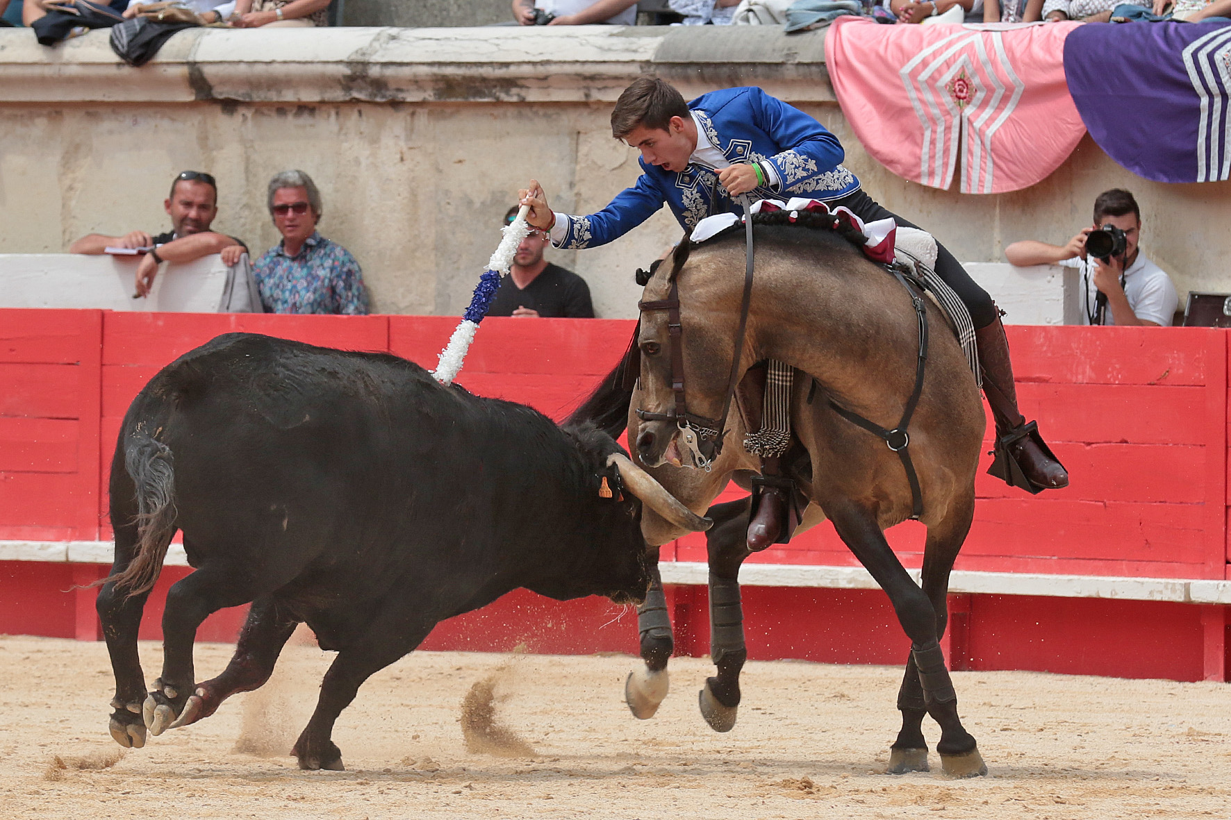 Nimes (Francia), lunes 21 de mayo de 2018. Festejo de rejones matinal