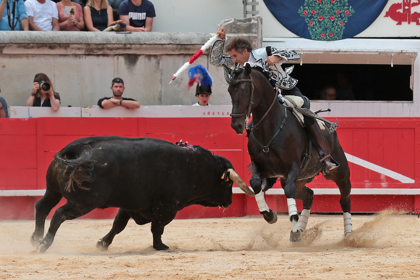 Nimes (Francia), lunes 21 de mayo de 2018. Festejo de rejones matinal