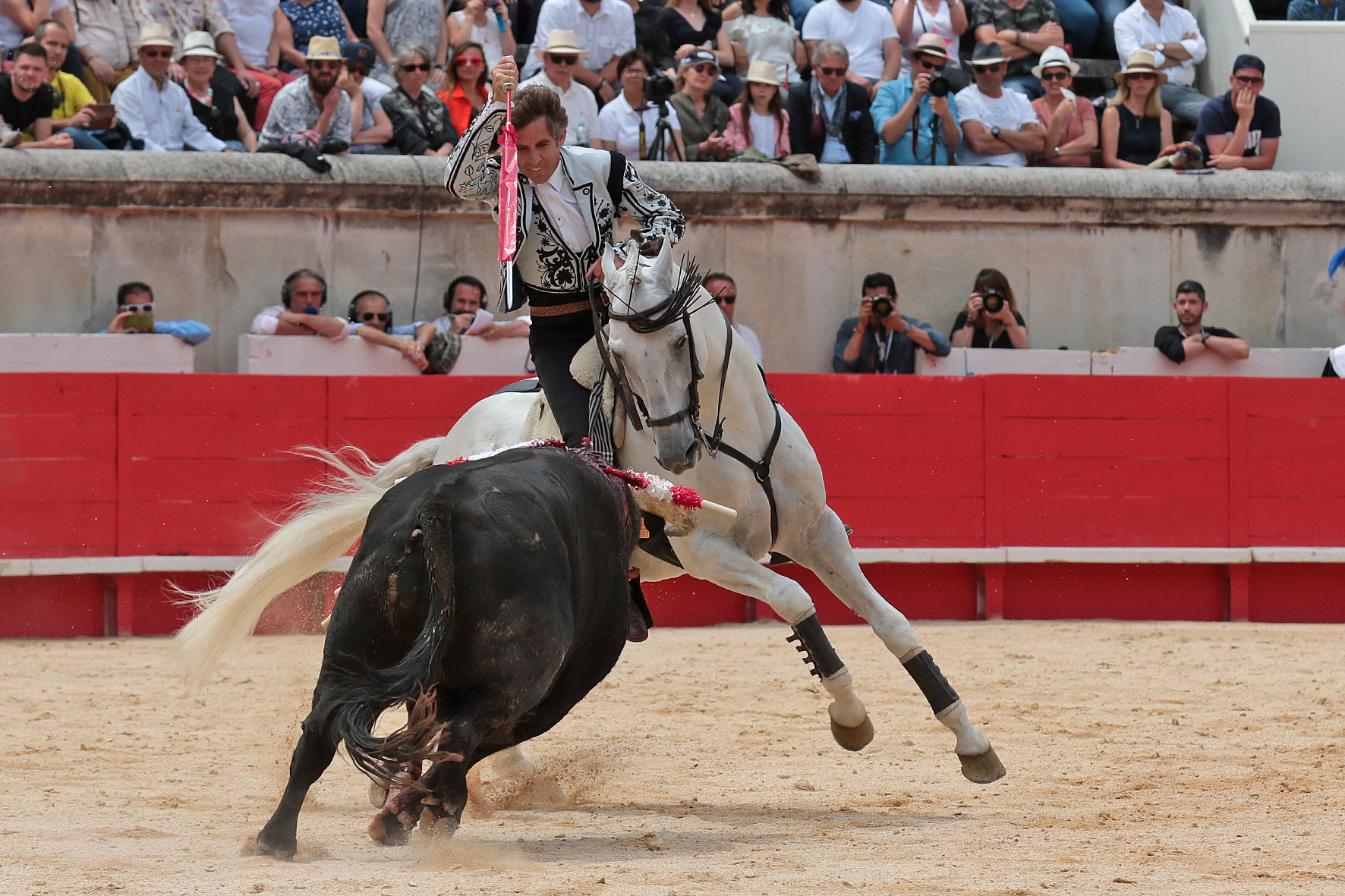 Nimes (Francia), lunes 21 de mayo de 2018. Festejo de rejones matinal