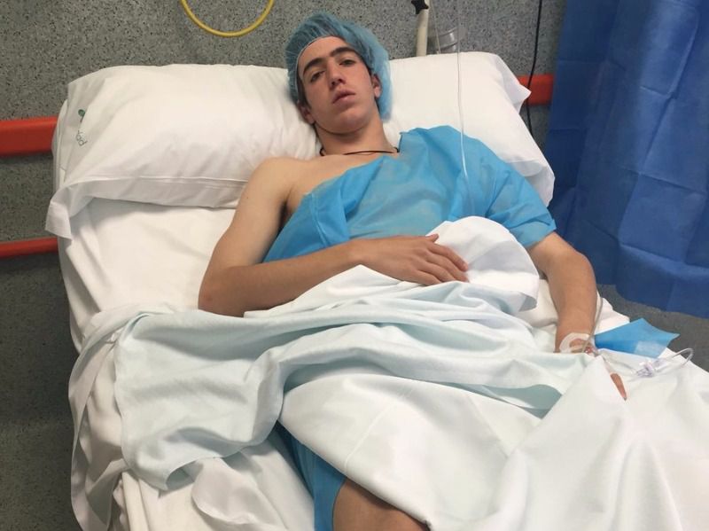 Carlos Ochoa, operado con éxito de una cornada interna