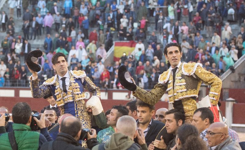 Doble puerta grande: Talavante deja su sello y López Simón recupera su conexión