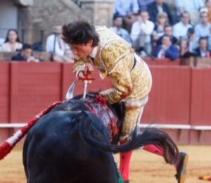 Ángel Jiménez entró a matar sin muleta.