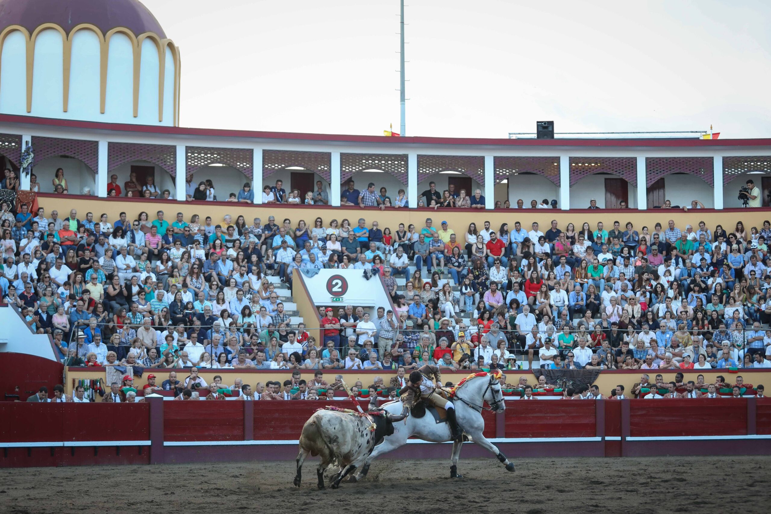 Angra do Heroísmo (Isla Terceira, Azores, Portugal), domingo 24 de junio de 2018. Primera de la Feria de Sanjoaninas. Corrida de rejones
