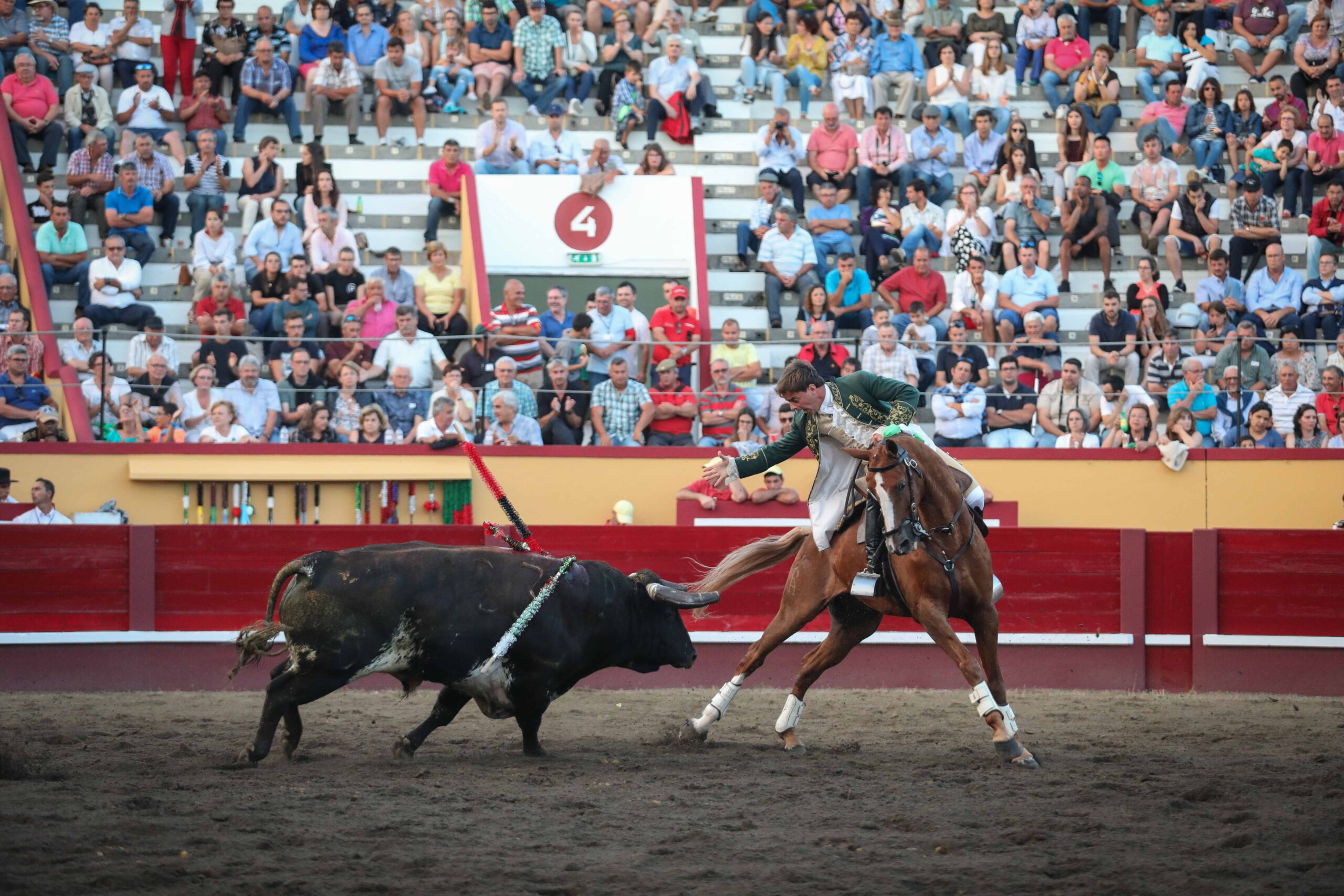 Angra do Heroísmo (Isla Terceira, Azores, Portugal), domingo 24 de junio de 2018. Primera de la Feria de Sanjoaninas. Corrida de rejones