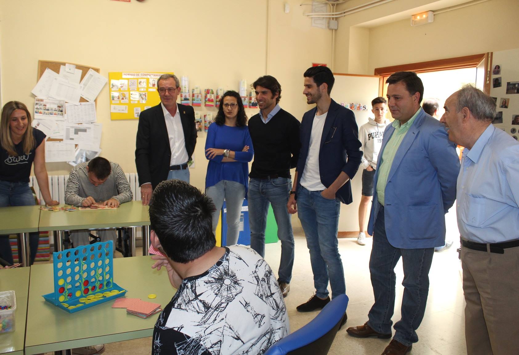 Cayetano y López Simón visitan Asprona