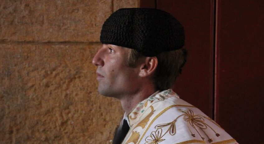 Daniel de la Fuente, grave cornada de "tres trayectorias en muslo derecho de 30, 10 y 8 cm, y herida en la mejilla"