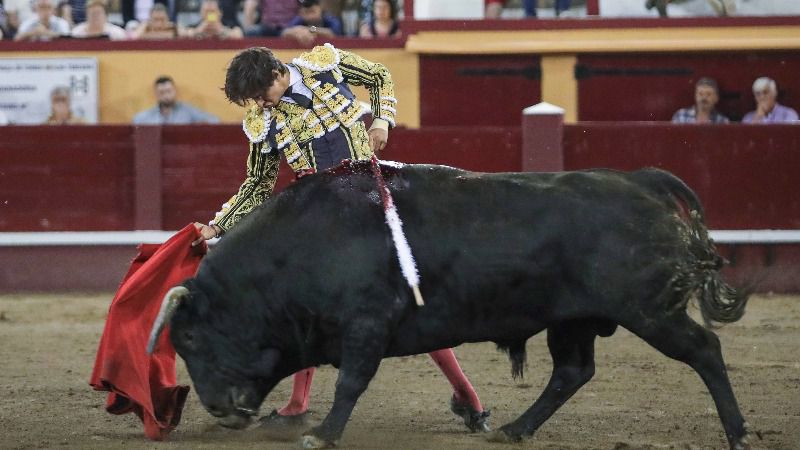 Esfuerzo de la terna, por encima de la corrida de Rego Botelho