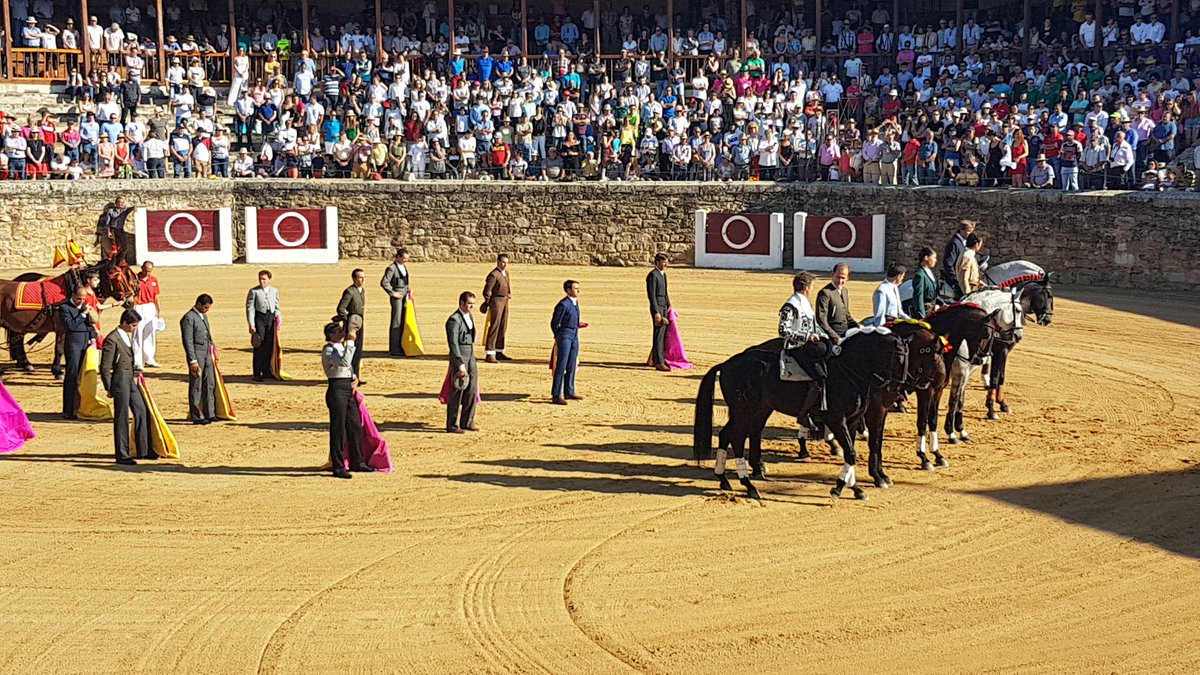 Once orejas y tres rabos en el festival homenaje a Ángel Peralta
