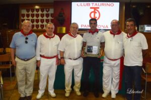 Pamplona - Entrega trofeo Club Taurino de Pamplona a Javier Castaño