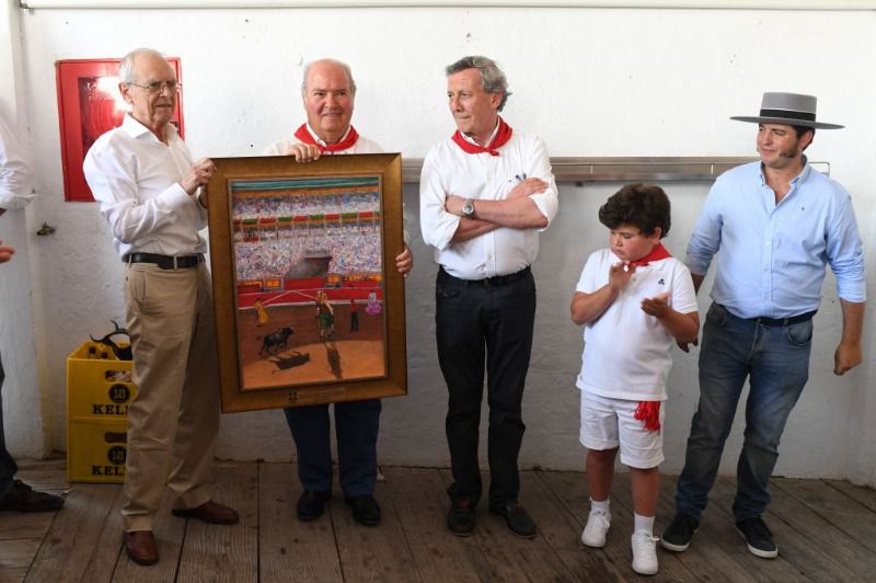 Victoriano del Río recoge los premios al triunfador de San Fermín 2017