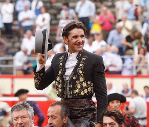 Revolución de Ventura en Santander, dos orejas y puerta grande