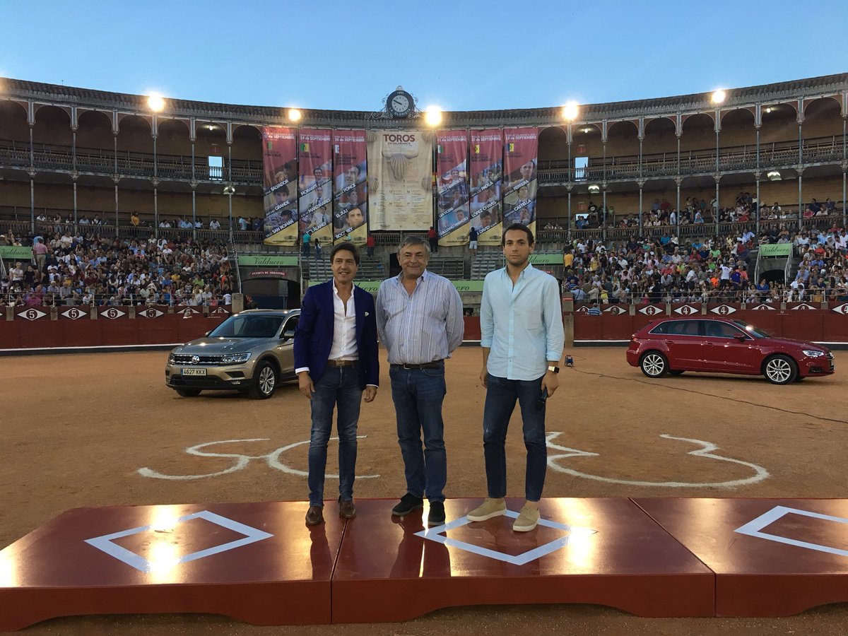 Cerca de 8.000 personas en la presentación de los carteles de Salamanca