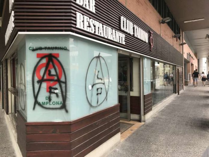 Atacan la sede del Club Taurino de Pamplona