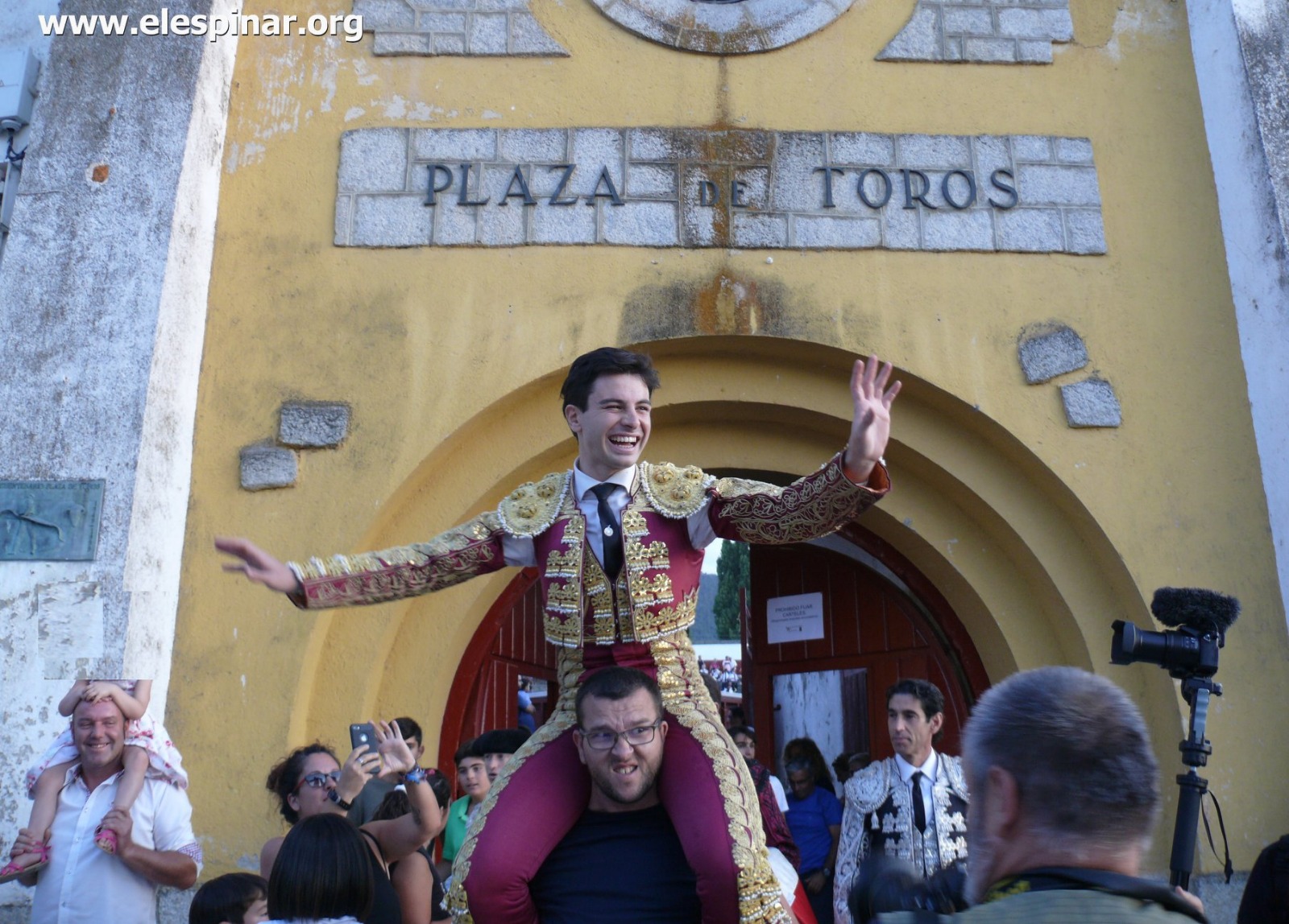 Toñete, puerta grande en El Espinar.