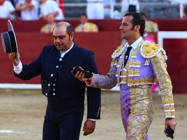 David Mora indulta a Entomólogo, de Torrehandilla, en Estella