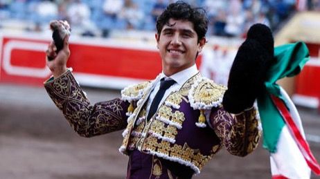 Seria tarde de Román y oreja para Luis David en Bilbao