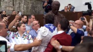 Roca Rey rinde honores a Iván Fandiño