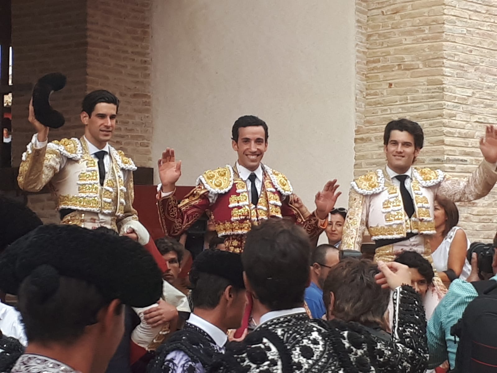 La terna, a hombros en Toro.