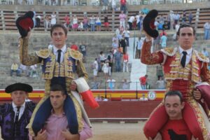 Joaquín Galdós y Filiberto, a hombros en Utiel.