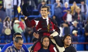 Uriangato (México) - Corrida de toros - Joselito Adame a hombros con tres orejas cortadas