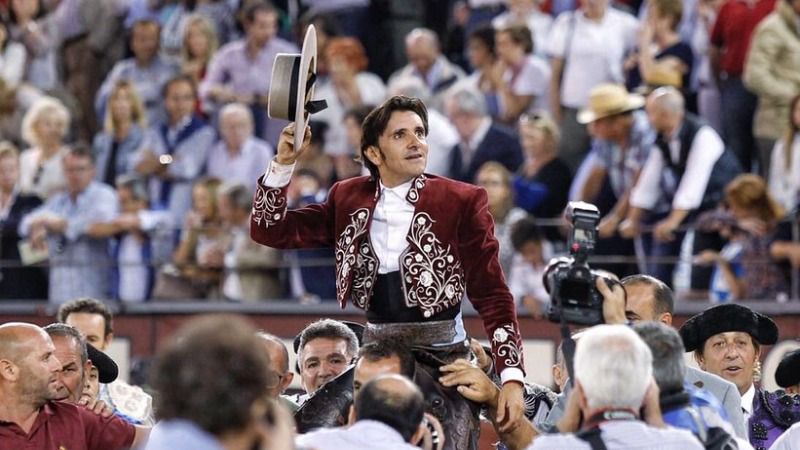 Ventura abre la puerta grande con un faenón en su encerrona