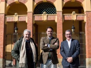 Zúñiga, flanqueado por sus socios en Zaragoza Julio Fontecha y Jesús Mena.