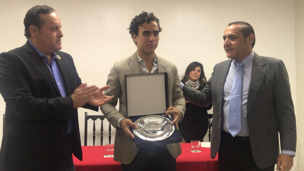 Galdós, galardonado por el Centro Taurino de Lima