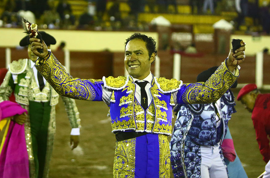Tlaxcala (Mexico) - A hombros Angelino y Ferrera