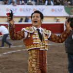 Irapuato (México) - El Zapata arma la Revolución saliendo a hombros en Irapuato, Armillita y Cartagena pasean oreja