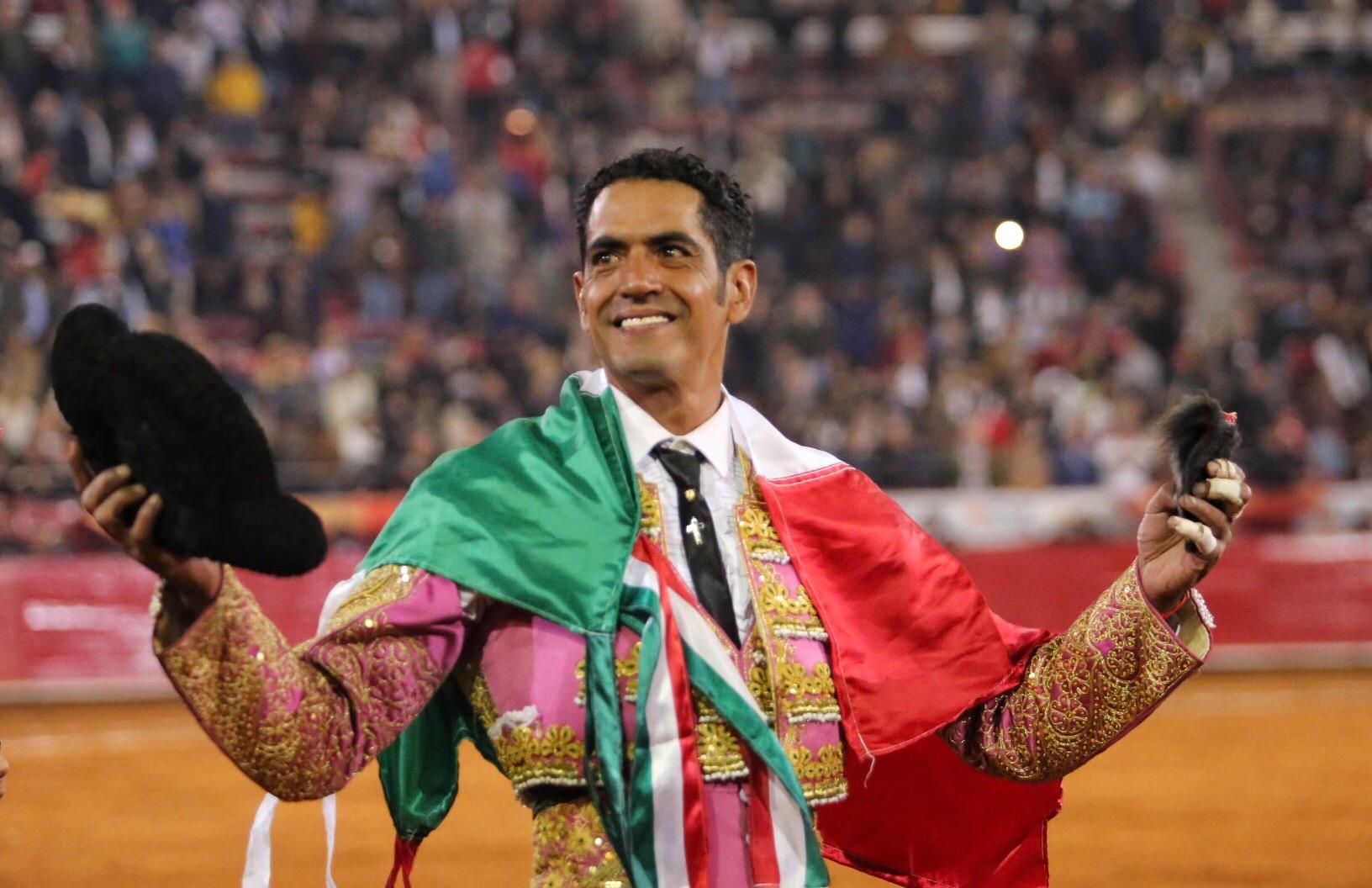 Emotiva faena de Garibay en su adiós a La México