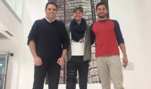 Manolo Vanegas en pie