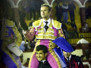 Tlaxcala (Mexico) - A hombros Angelino y Ferrera