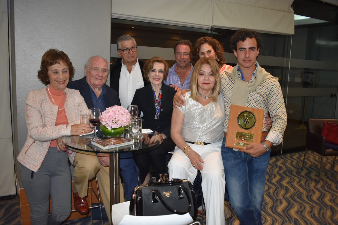 Joaquín Galdós, doblemente galardonado en Lima