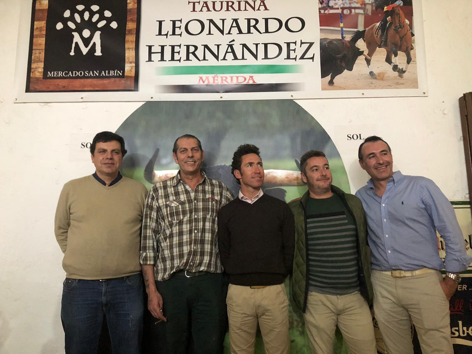 Leonardo Hernández estrena peña taurina