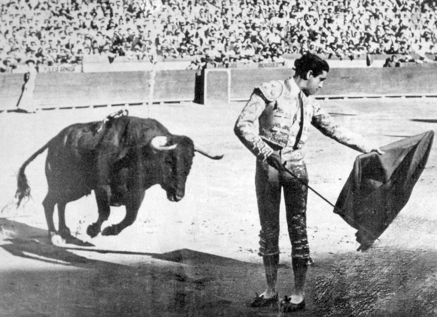 Pedrés, instrumentando su "pedresina" en Valencia.