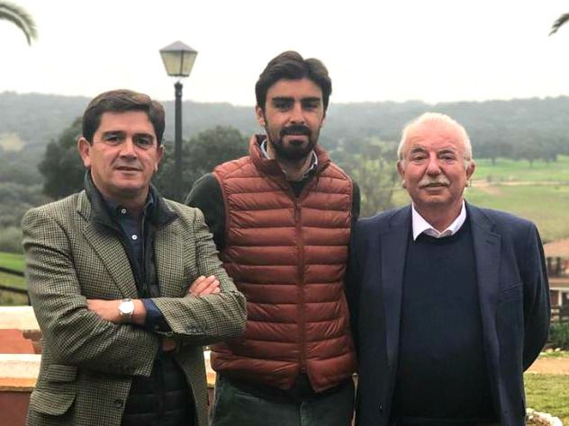 Dos apoderados para Perera