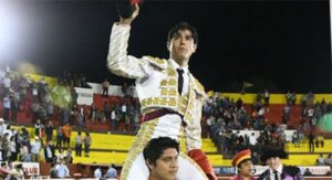 Luis David, a hombros en Mérida donde cae herido El Papo