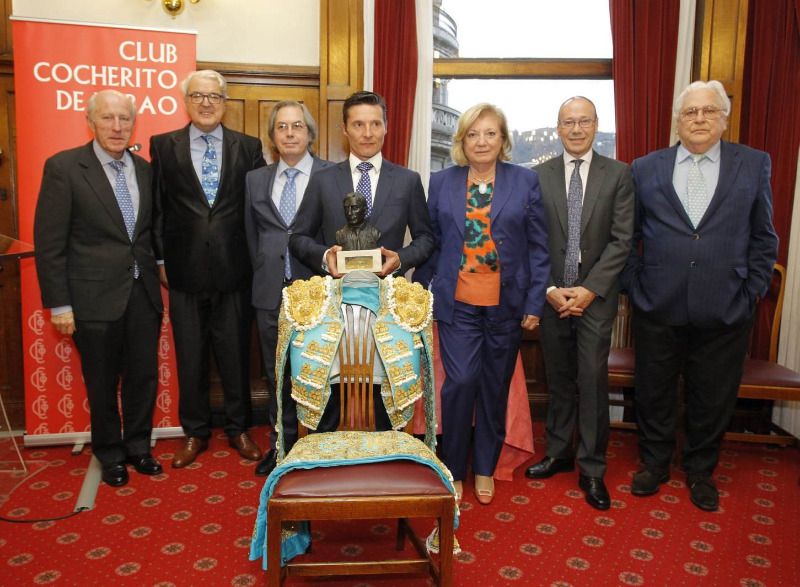 Urdiales, homenajeado por el Club Cocherito de Bilbao