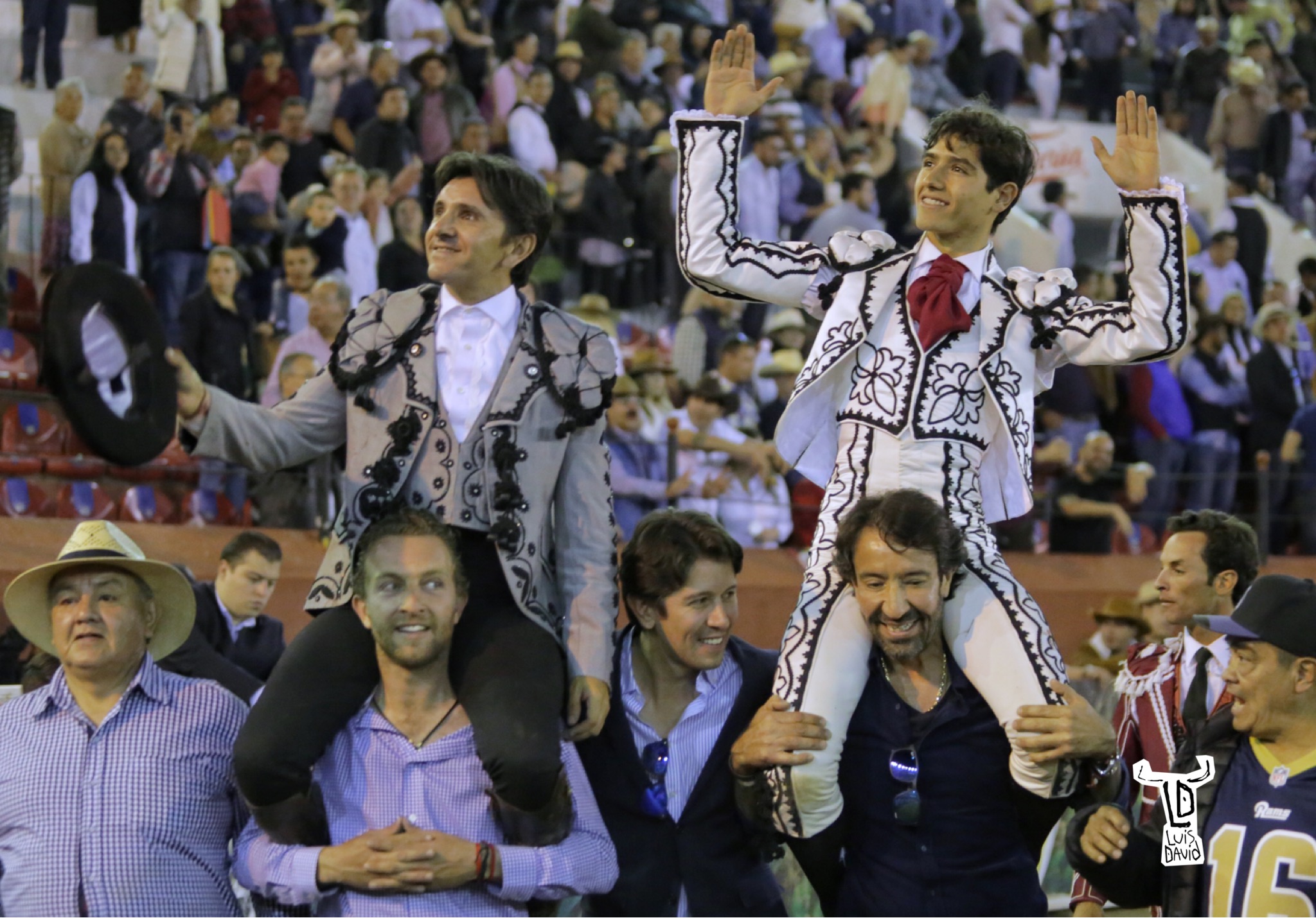 Luis David y Diego Ventura, a hombros en Pachuca