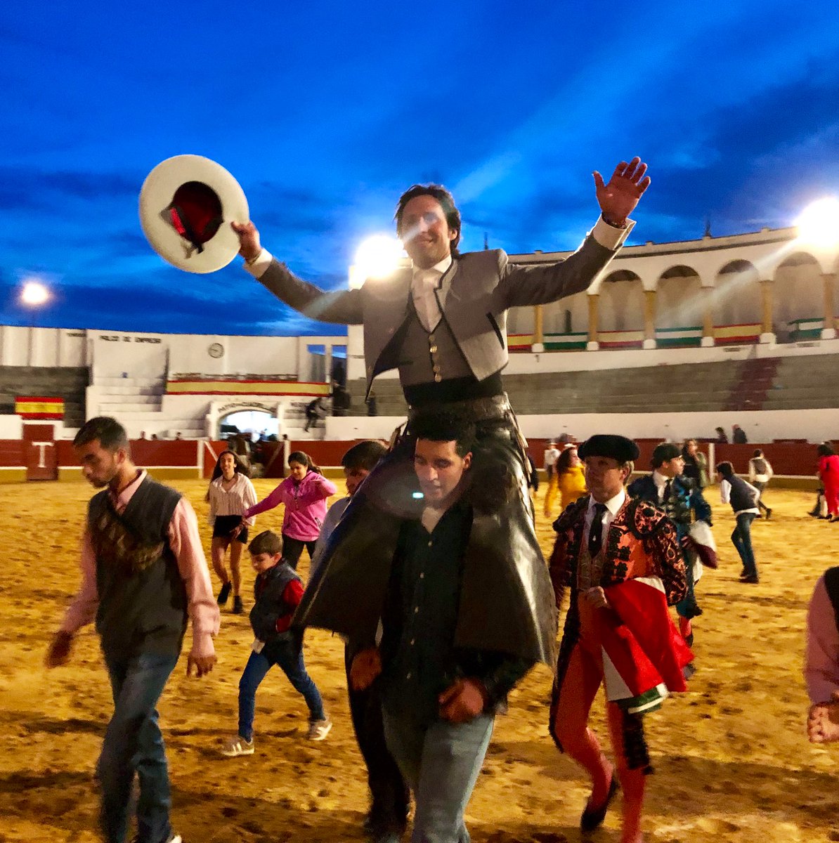 Moura Caetano y Andrés Romero, a hombros en Aracena