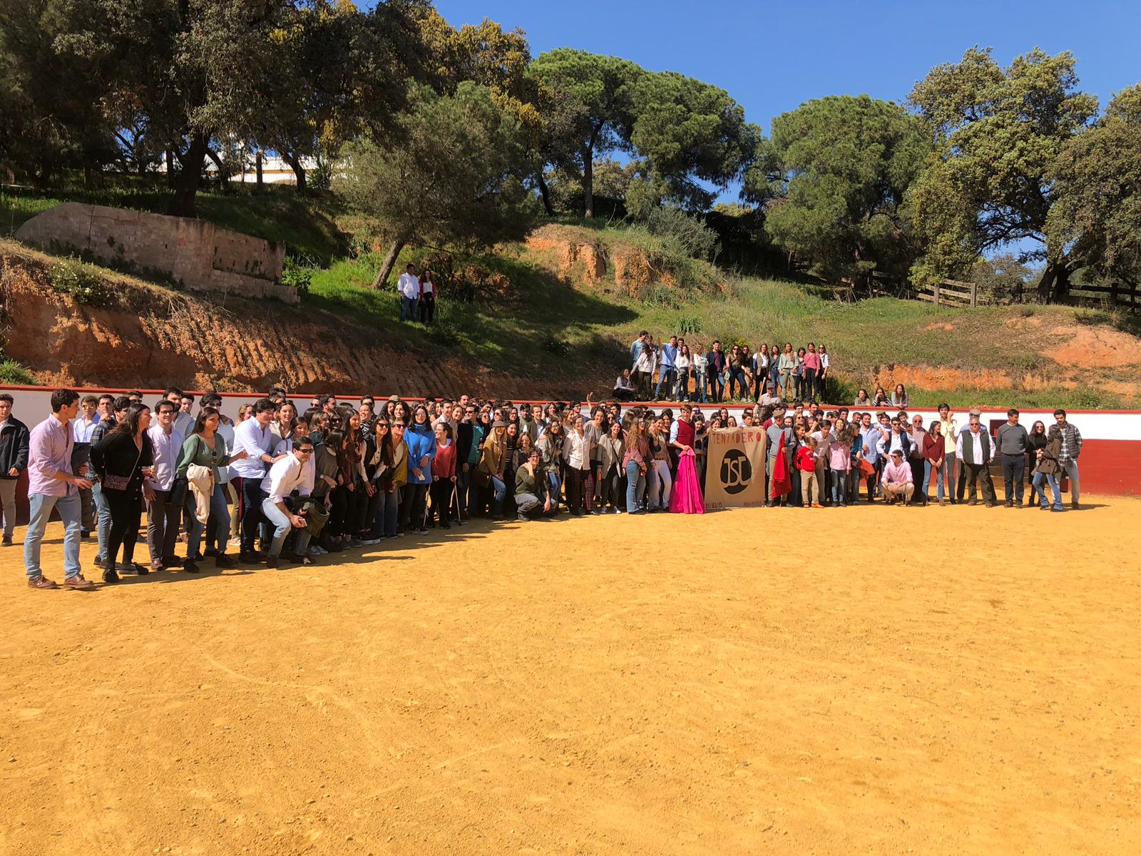 Más de 200 universitarios, de tentadero con Daniel de la Fuente