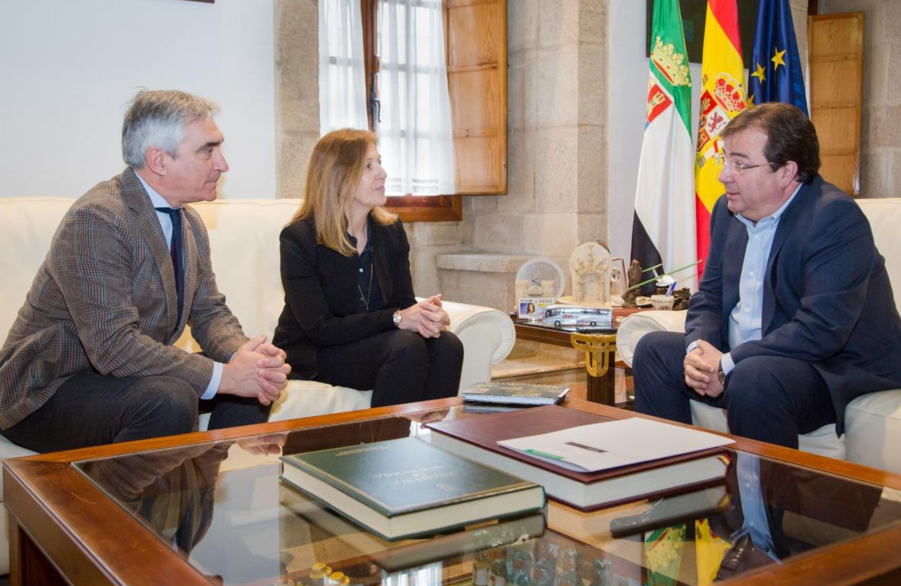 ANOET se reúne con el presidente de la Junta de Extremadura