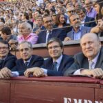 Antonio Catalán, a la izquierda, y José Moya, a la derecha, con unos amigos