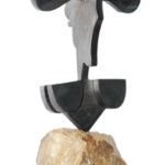 FIGURA.- Perfil y silueta que recuerda el busto de un torero.