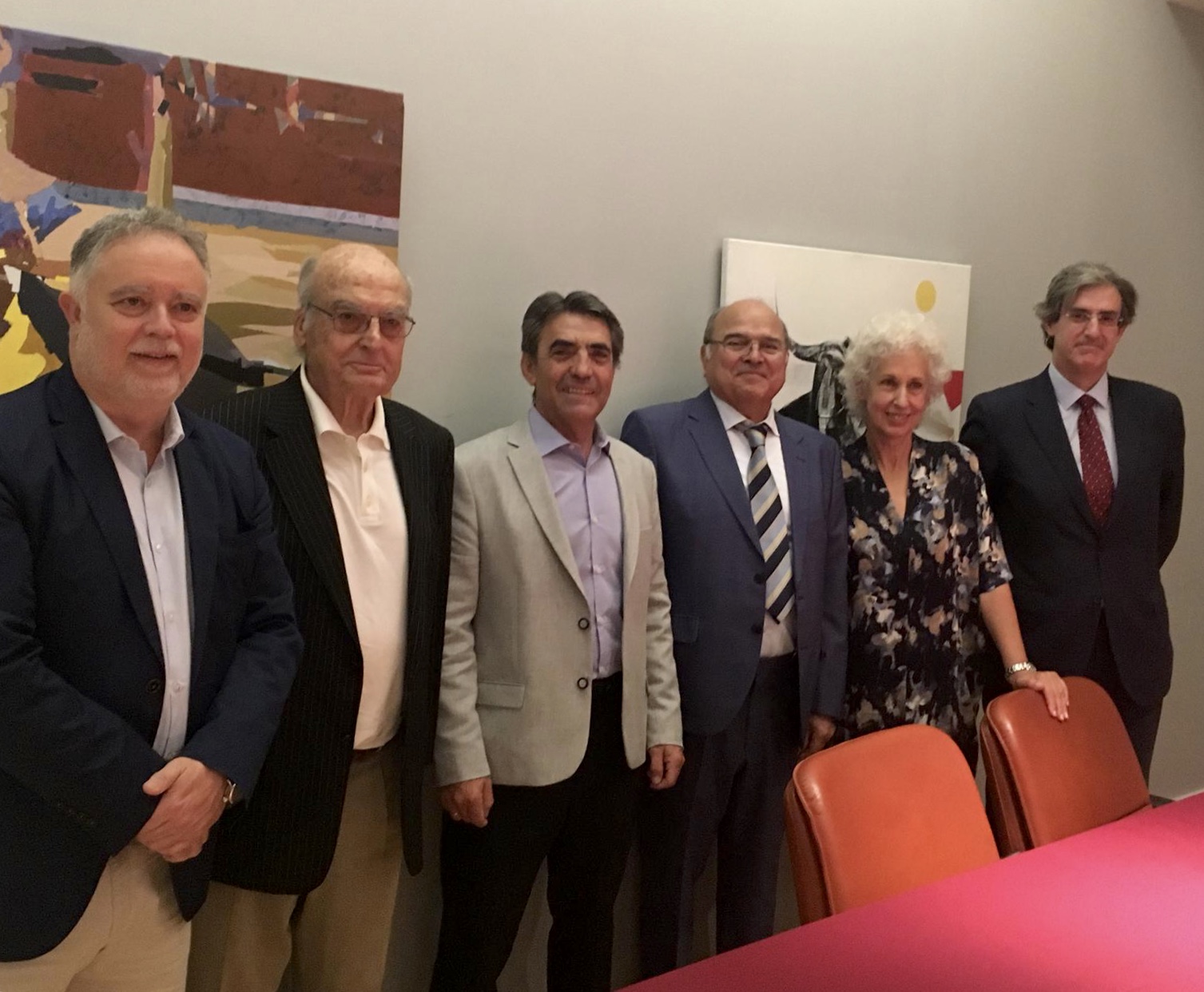 Manuel Ángel Fernández, Director-Gerente del Centro de Asuntos Taurinos de la Comunidad de Madrid, el artista Luis Gordillo, Victorino Martín, presidente de la FTL, Rogelio Pérez Cano, director de la Fundación José Tomás, Pilar Linares y Fernando Gomá, vicepresidente de la FTL.