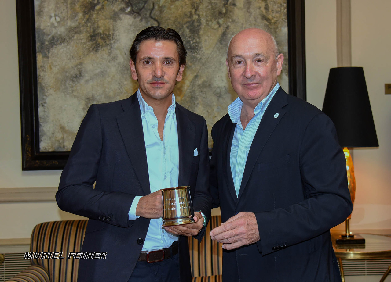 Diego Ventura y Andrew Moore (Vicepresidente del Club Taurino de Londres)