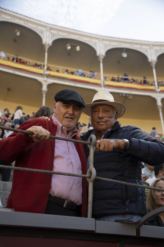 El Pollo, empresario mexicano, con un amigo