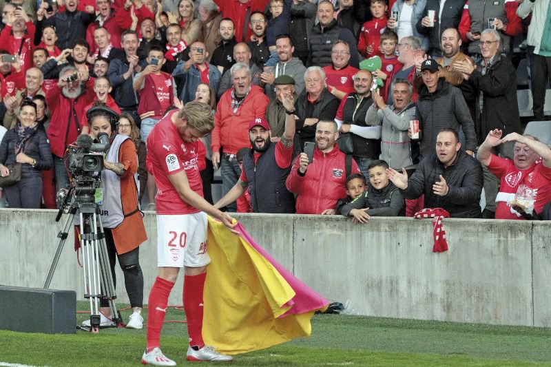 Renaud Ripart, jugador del Nimes Olympique: “Nunca esconderé mi afición a los toros”